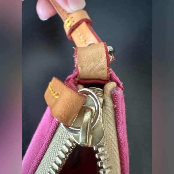 Dooney & Bourke Pink Fuchsia Mini Shoulder Bag, Excellent Condition 🩷 - Picture 10 of 16